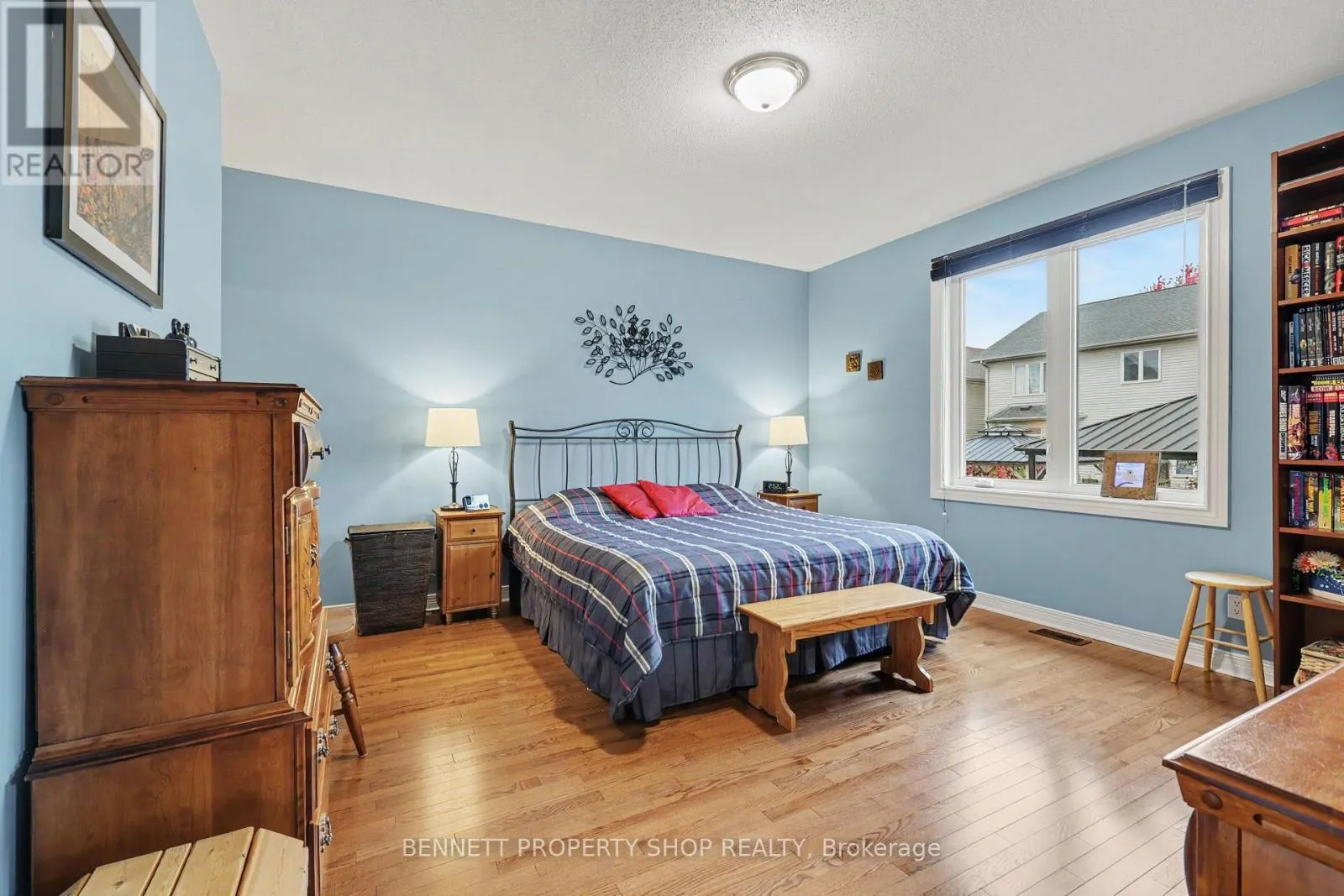 2 THUNDERBIRD CRESCENT