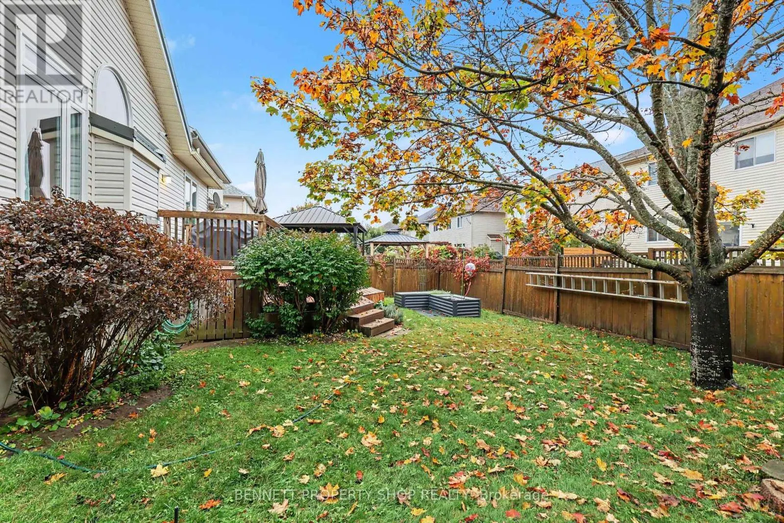 2 THUNDERBIRD CRESCENT