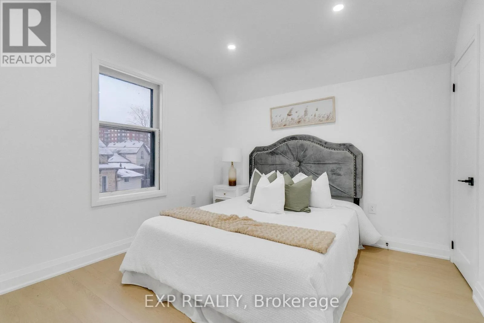 64 LANCASTER STREET E