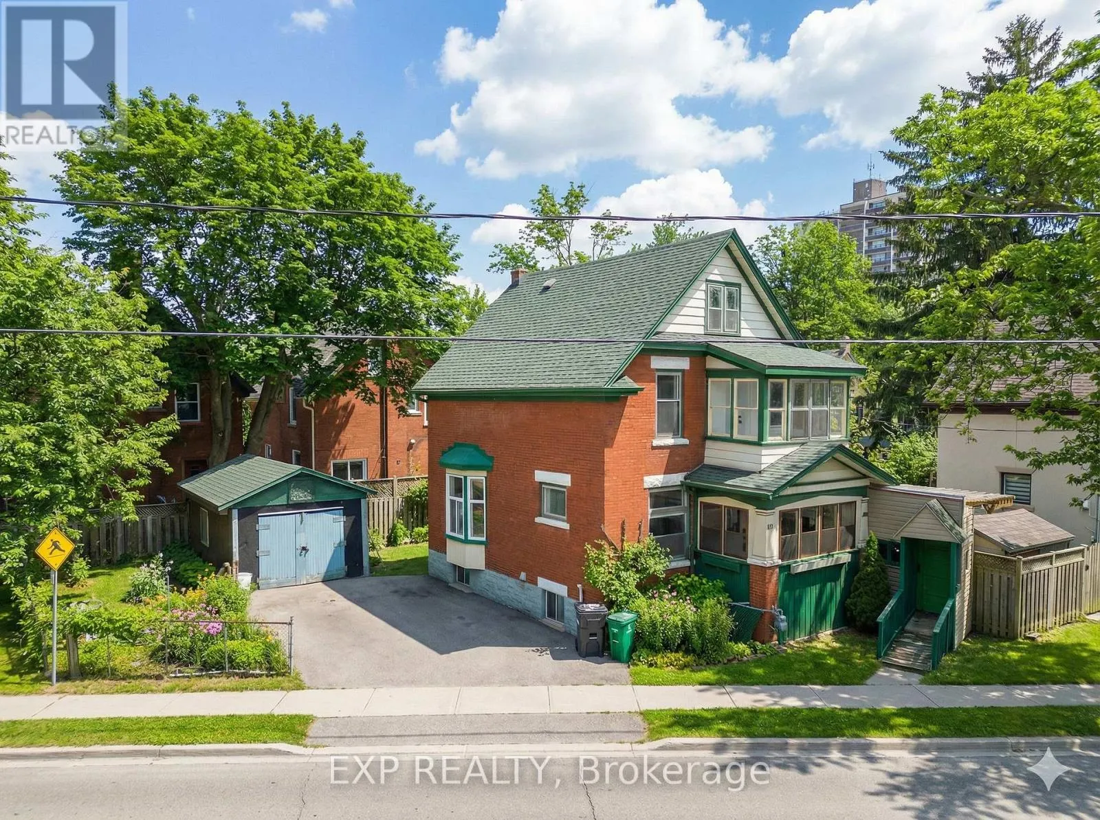 64 LANCASTER STREET E