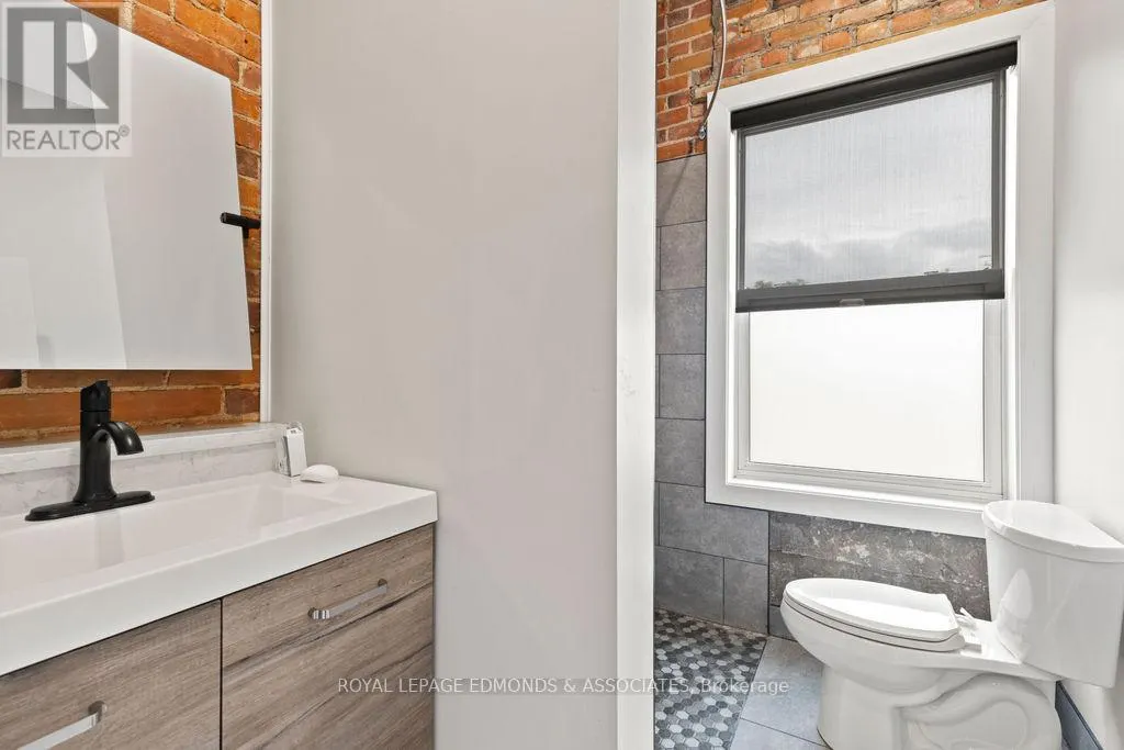 201 PEMBROKE STREET W