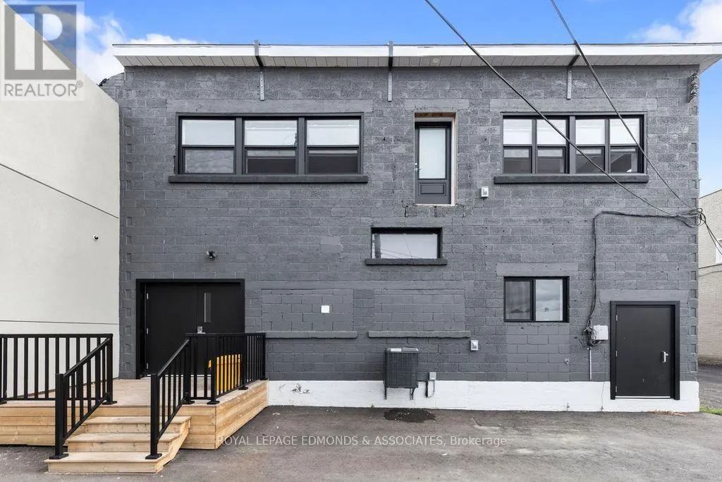 201 PEMBROKE STREET W