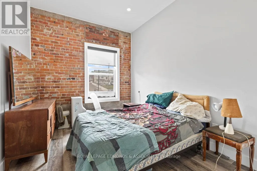201 PEMBROKE STREET W