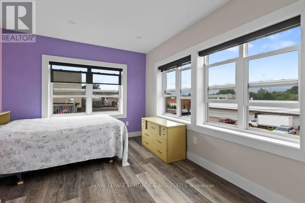 201 PEMBROKE STREET W