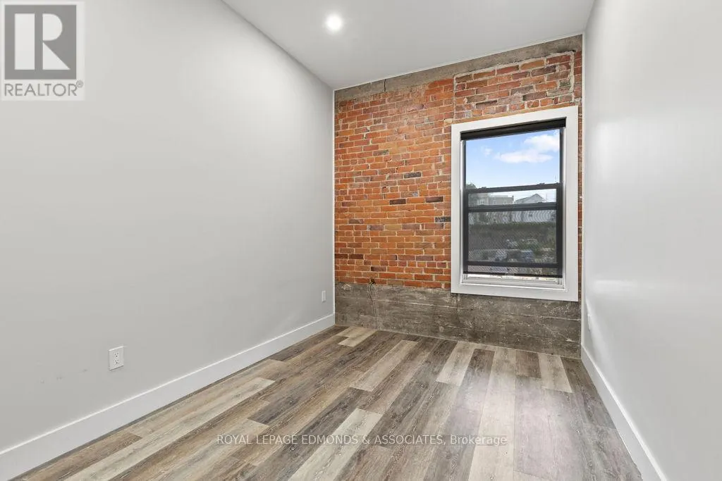 201 PEMBROKE STREET W