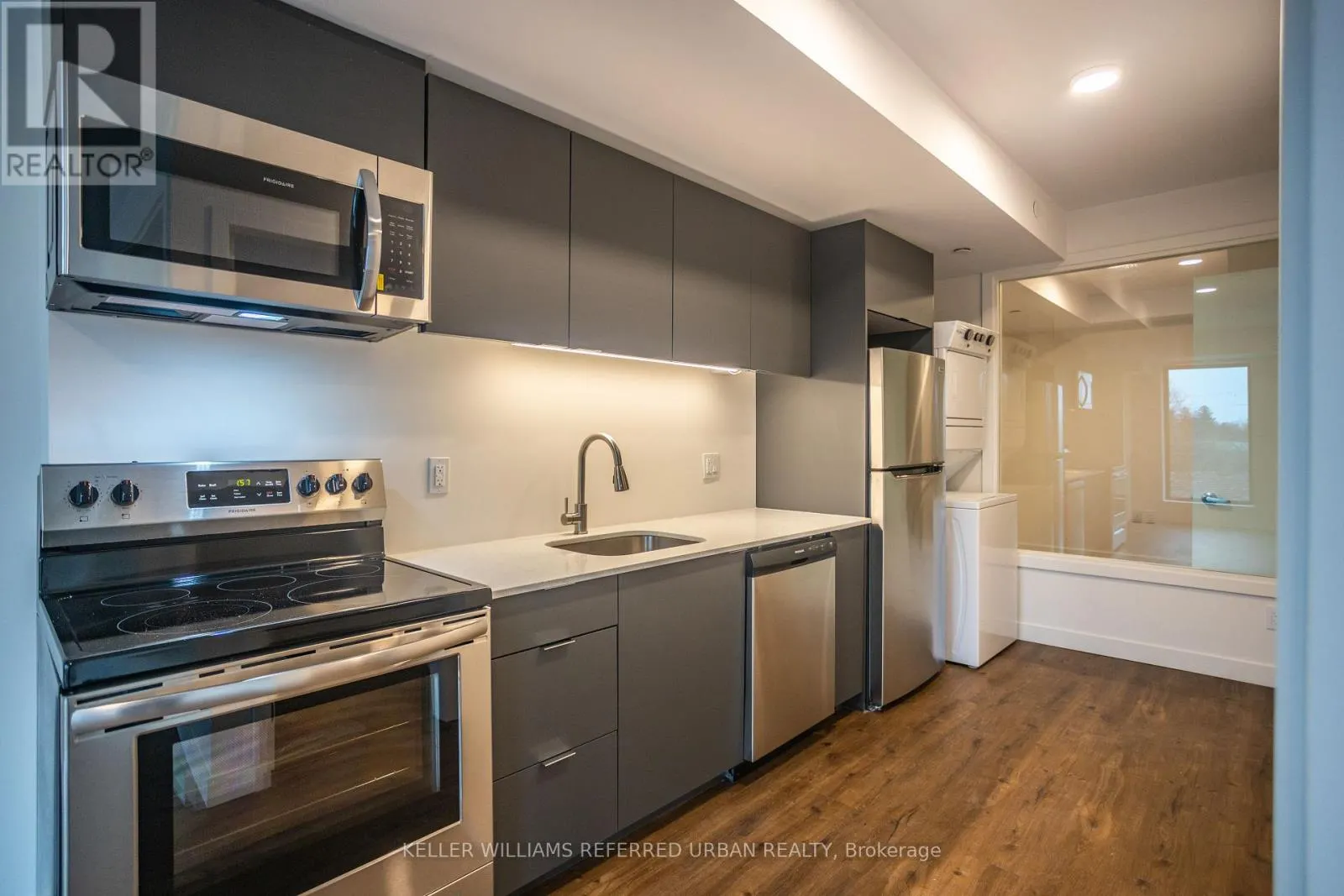 203 - 325 UNIVERSITY AVENUE W