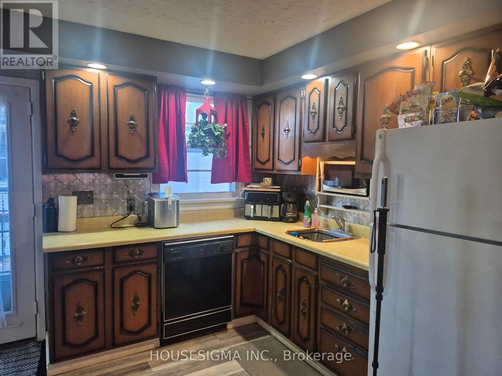 141 CARLING TERRACE