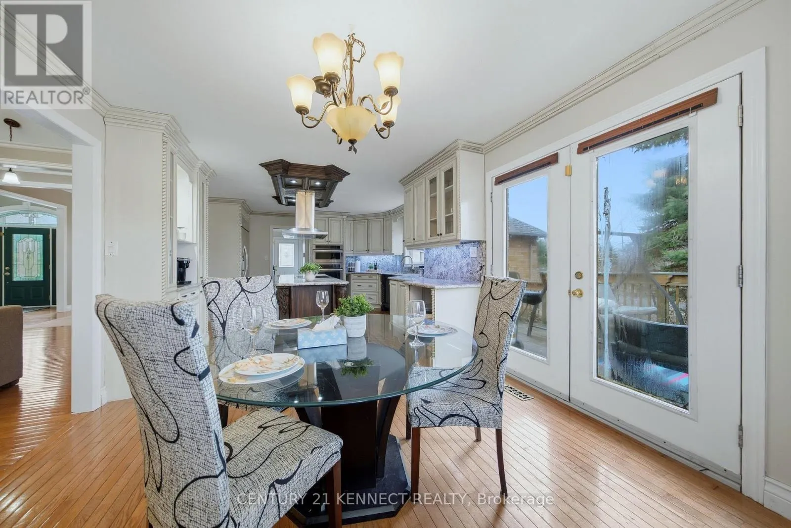 6 LAING COURT