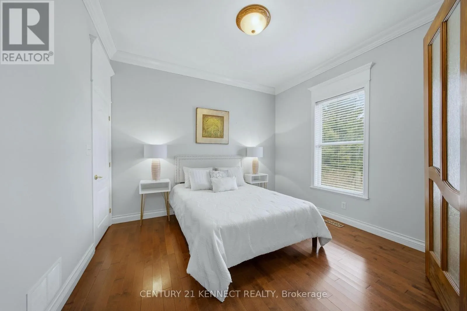 6 LAING COURT