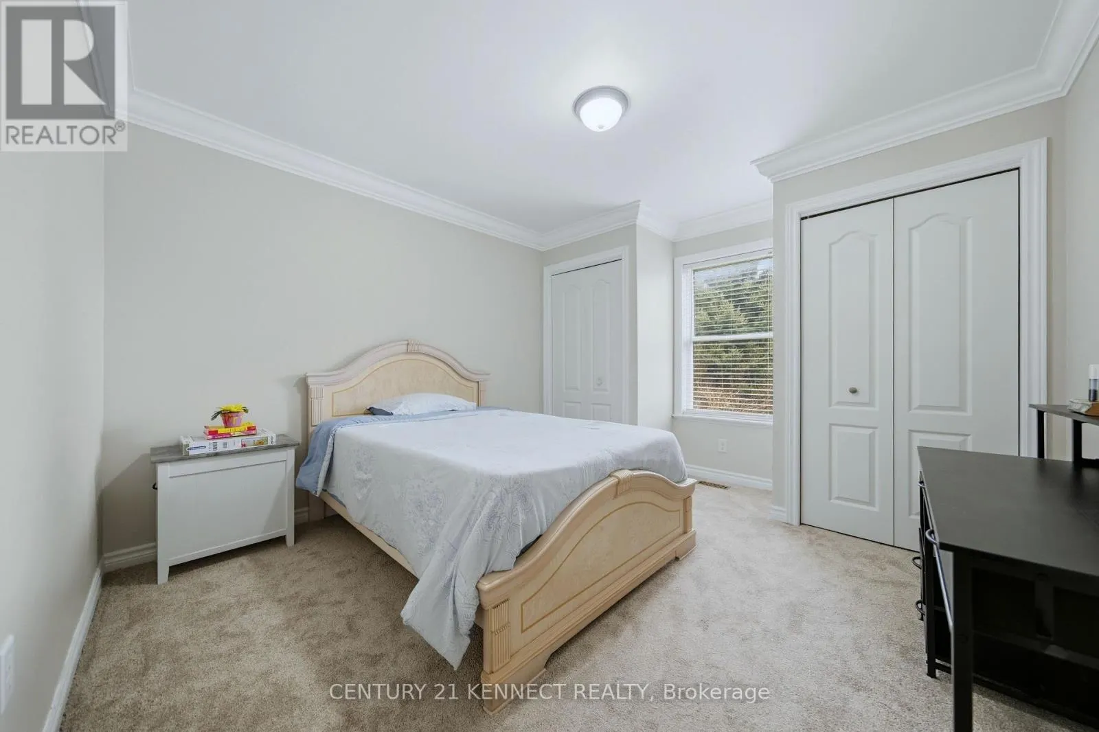 6 LAING COURT