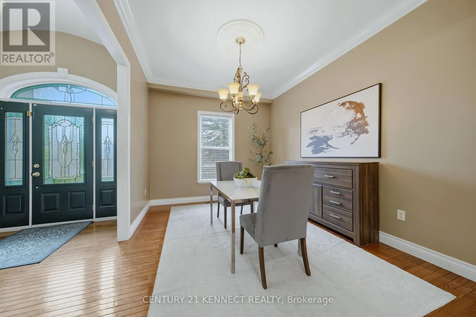 6 LAING COURT