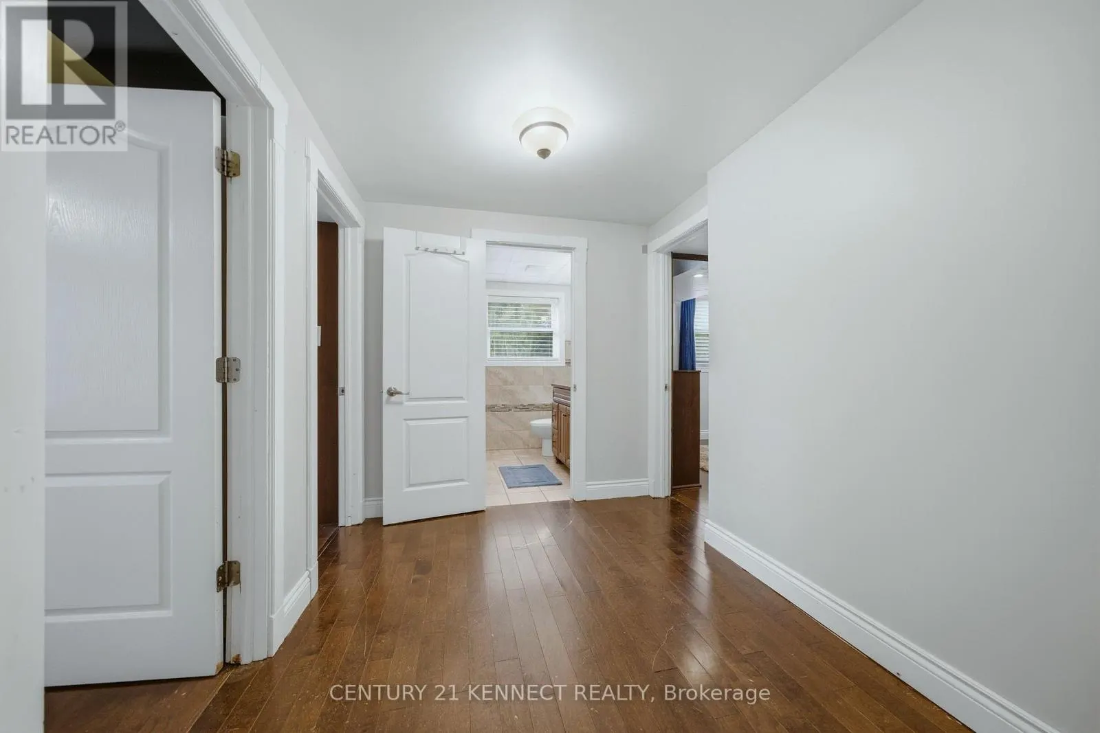 6 LAING COURT