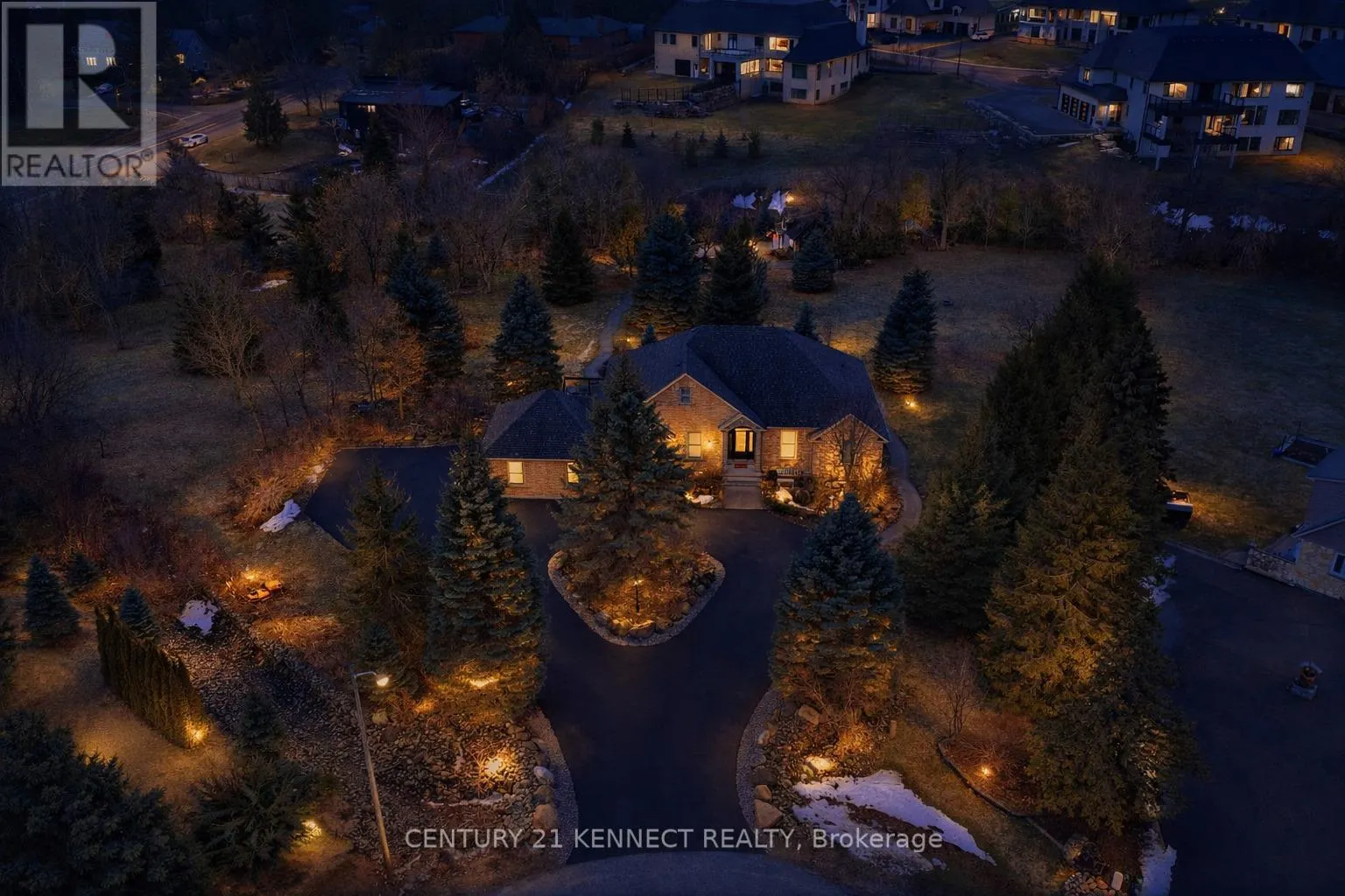 6 LAING COURT