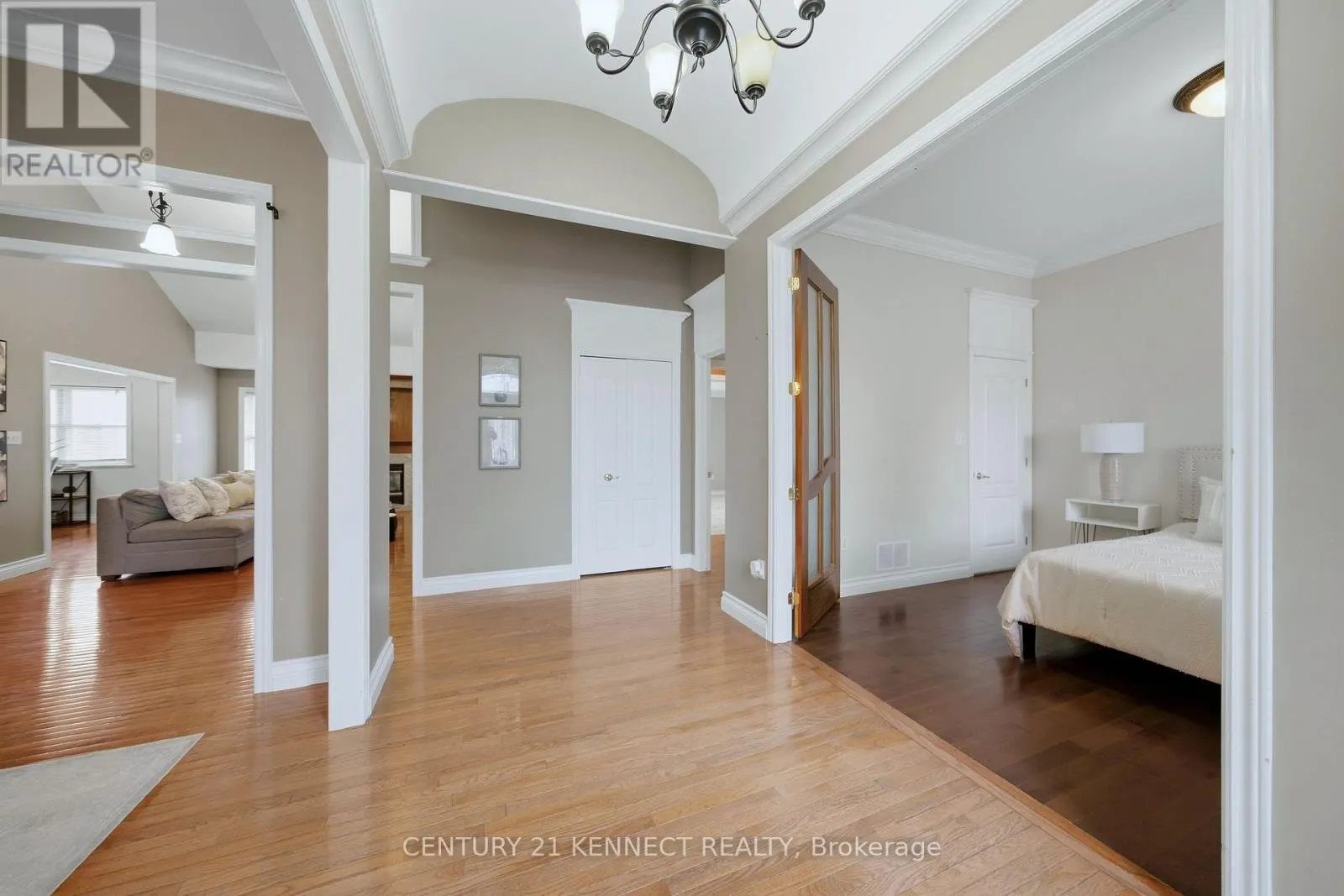 6 LAING COURT