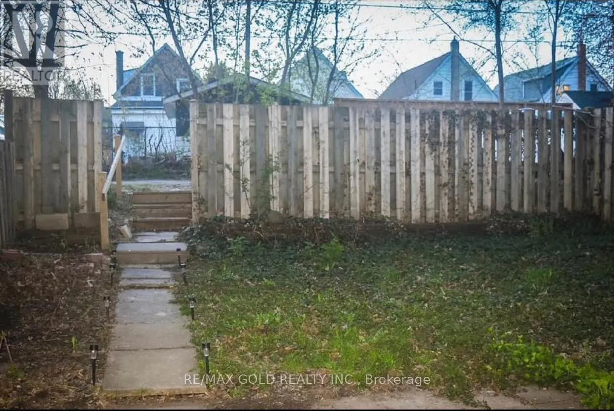10 CONNAUGHT AVENUE