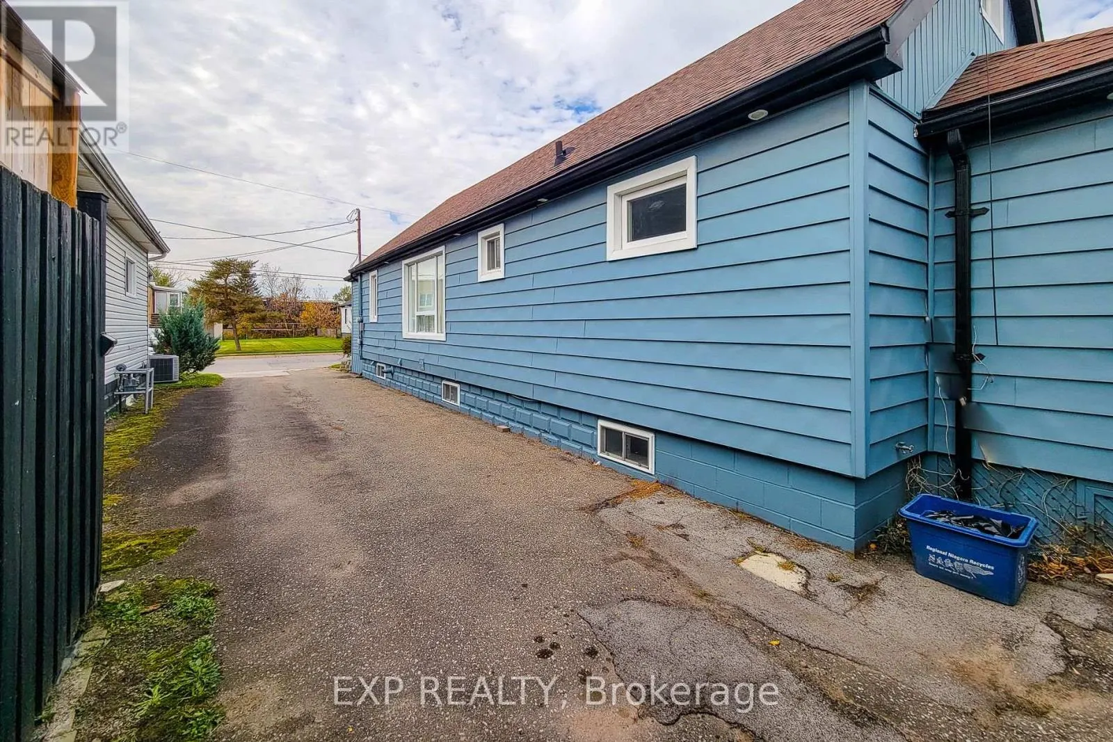303 DEERE STREET