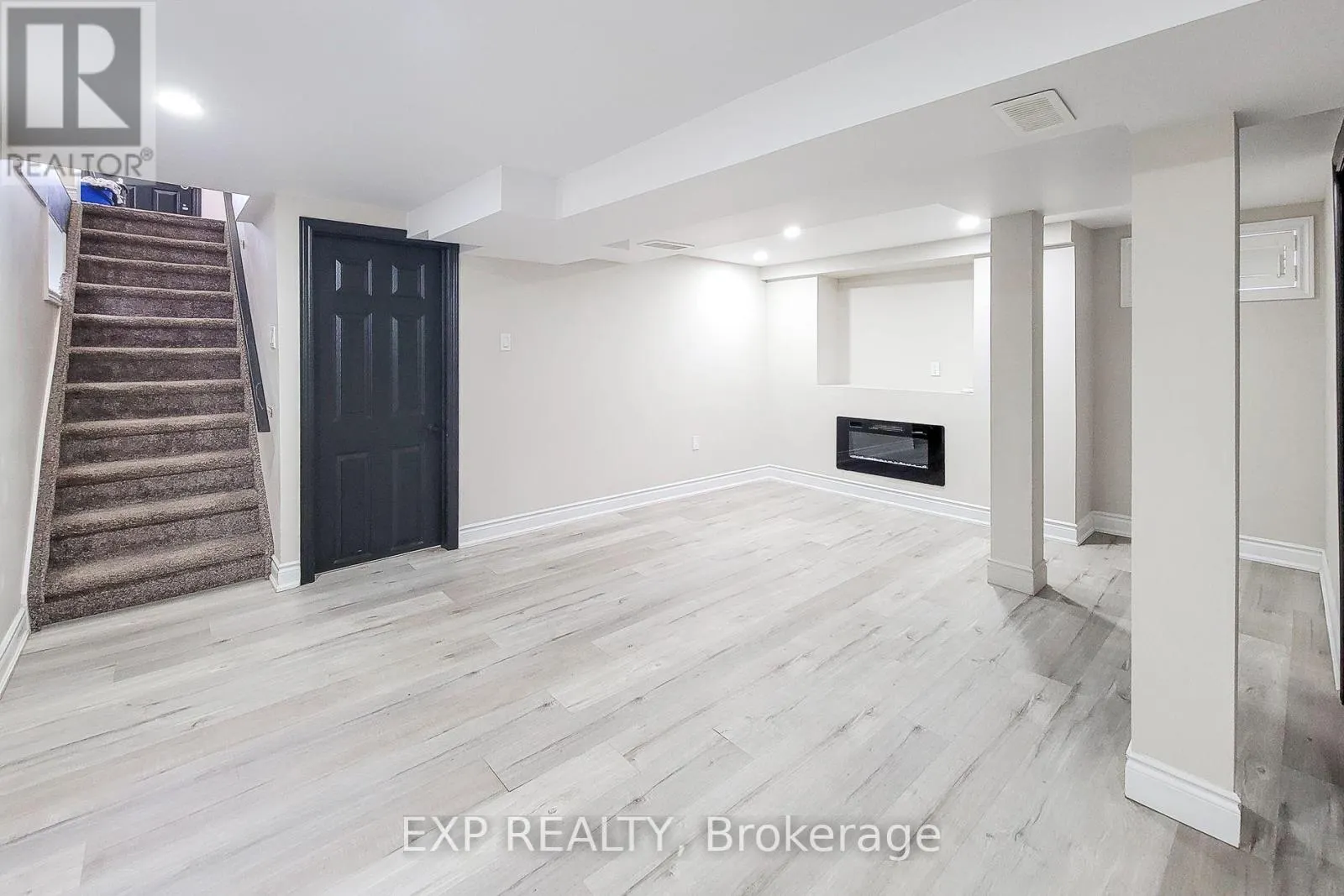 303 DEERE STREET
