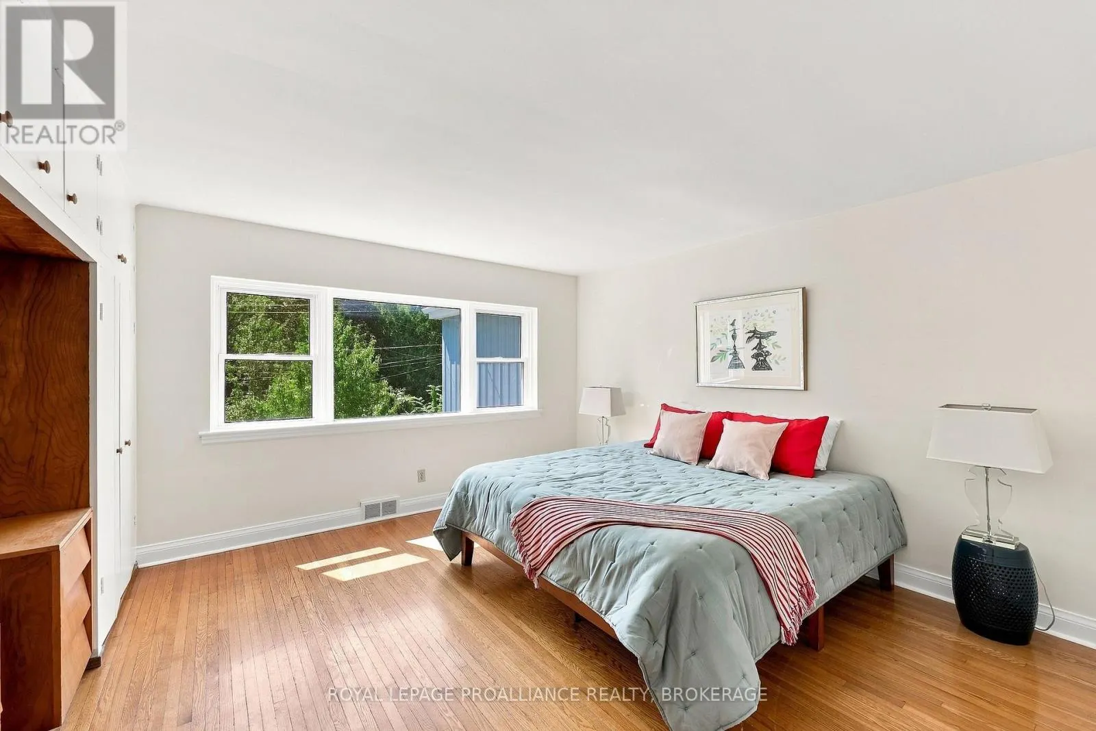 6 GRENVILLE CRESCENT