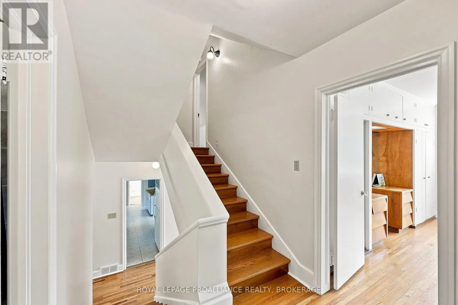 6 GRENVILLE CRESCENT