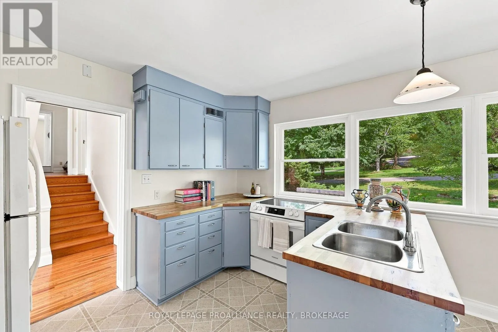 6 GRENVILLE CRESCENT