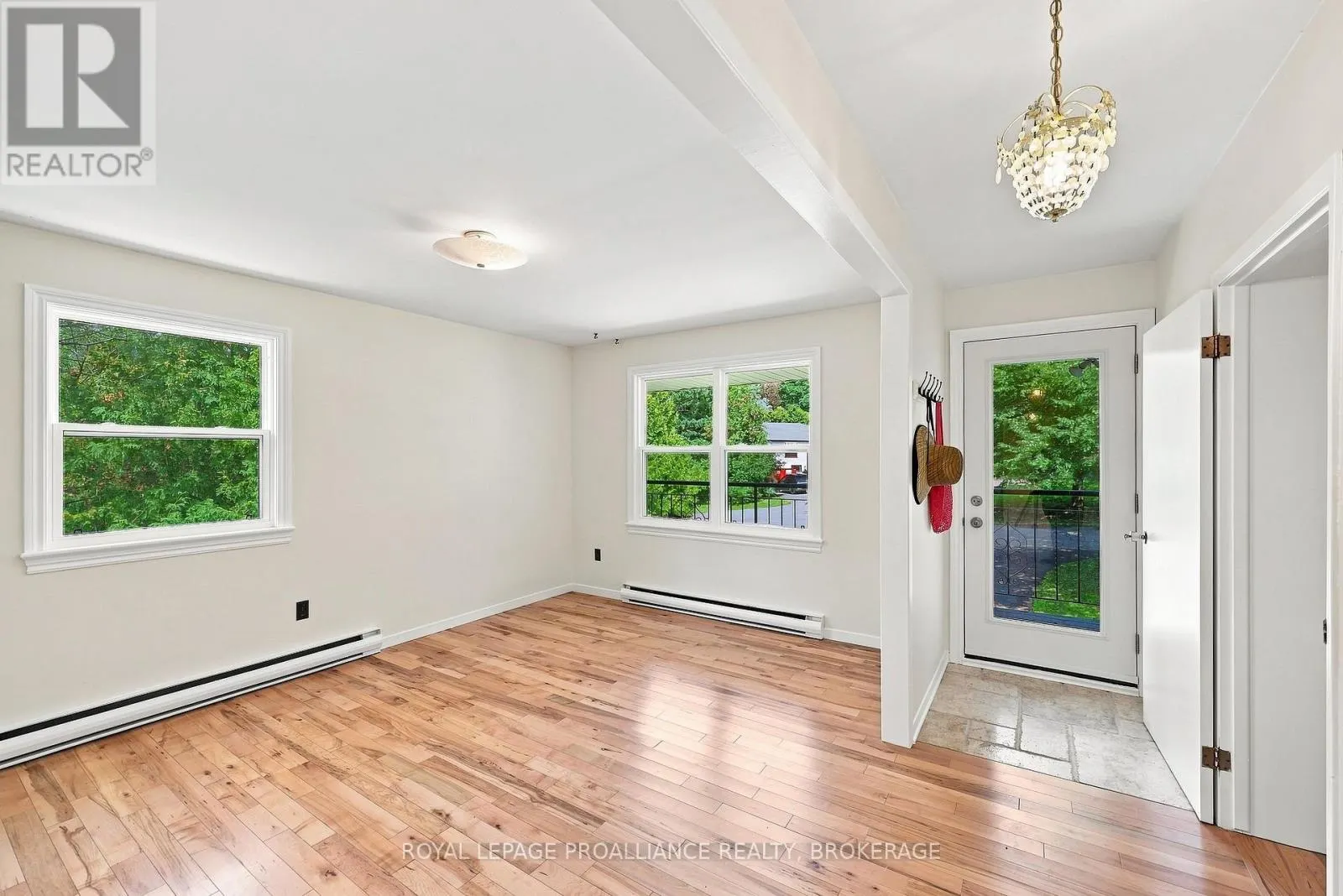 6 GRENVILLE CRESCENT
