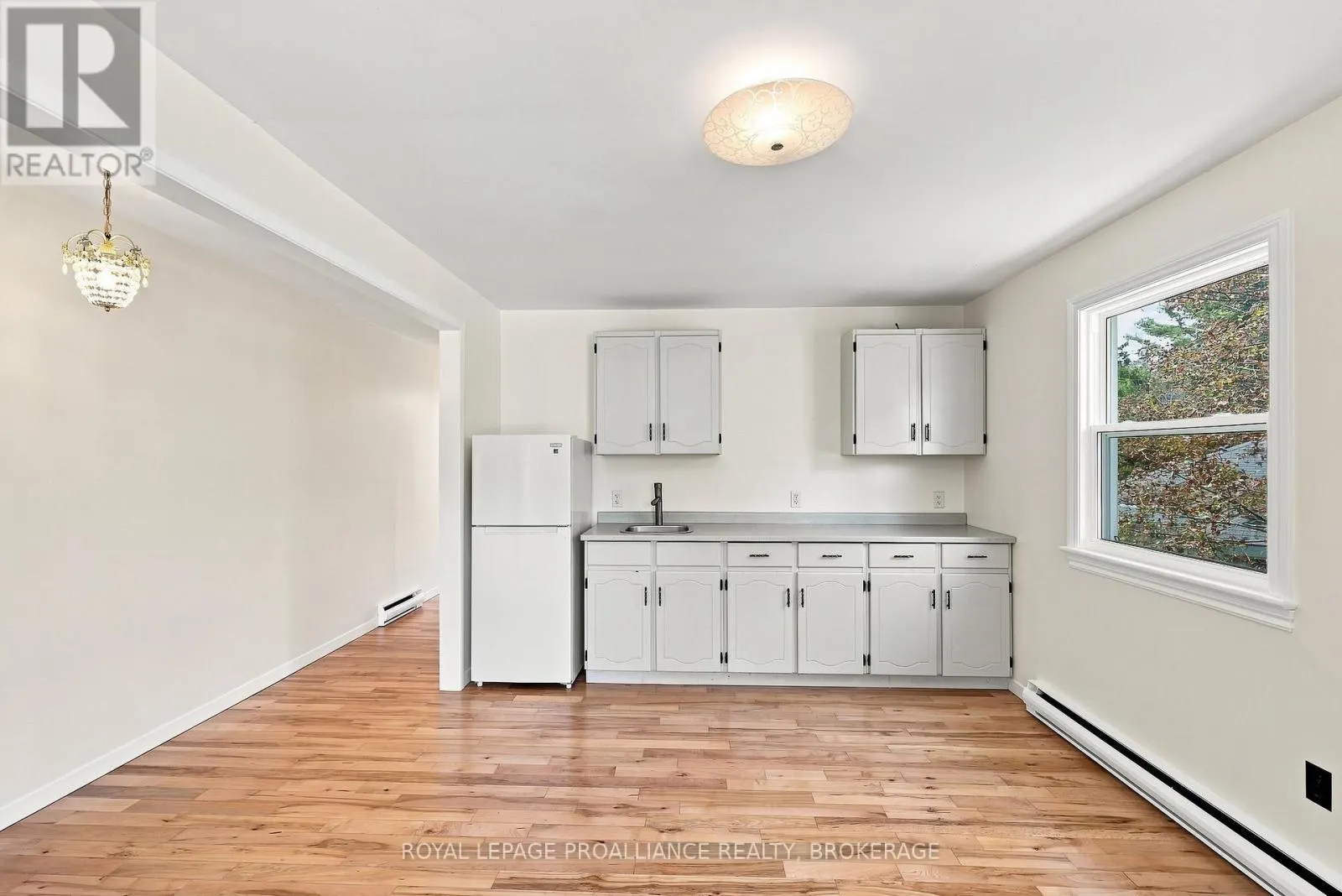 6 GRENVILLE CRESCENT