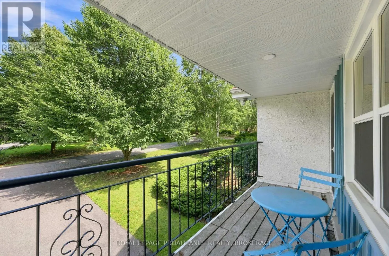 6 GRENVILLE CRESCENT