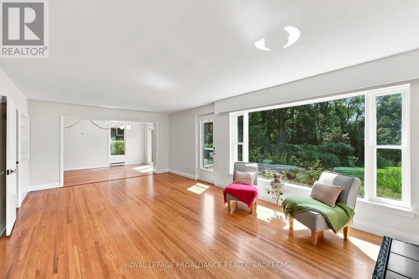 6 GRENVILLE CRESCENT