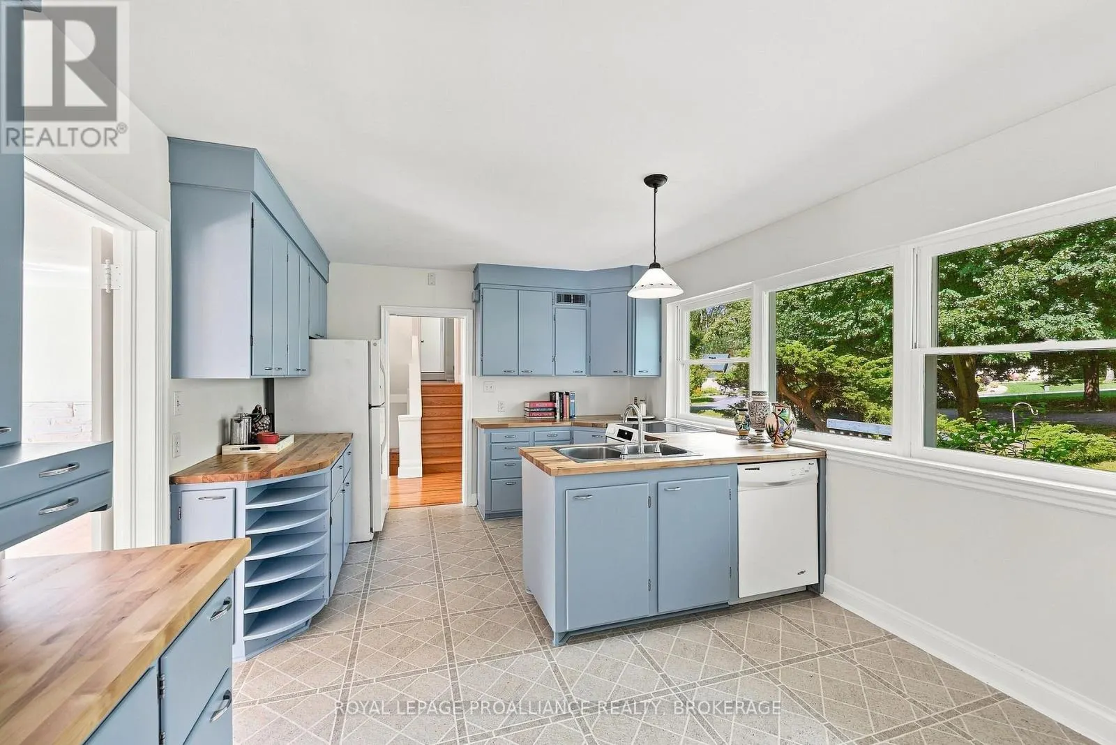 6 GRENVILLE CRESCENT