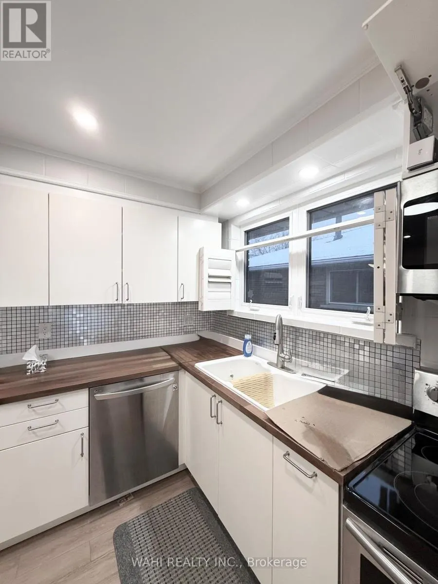 UNIT 1 - 255 CARSON DRIVE W
