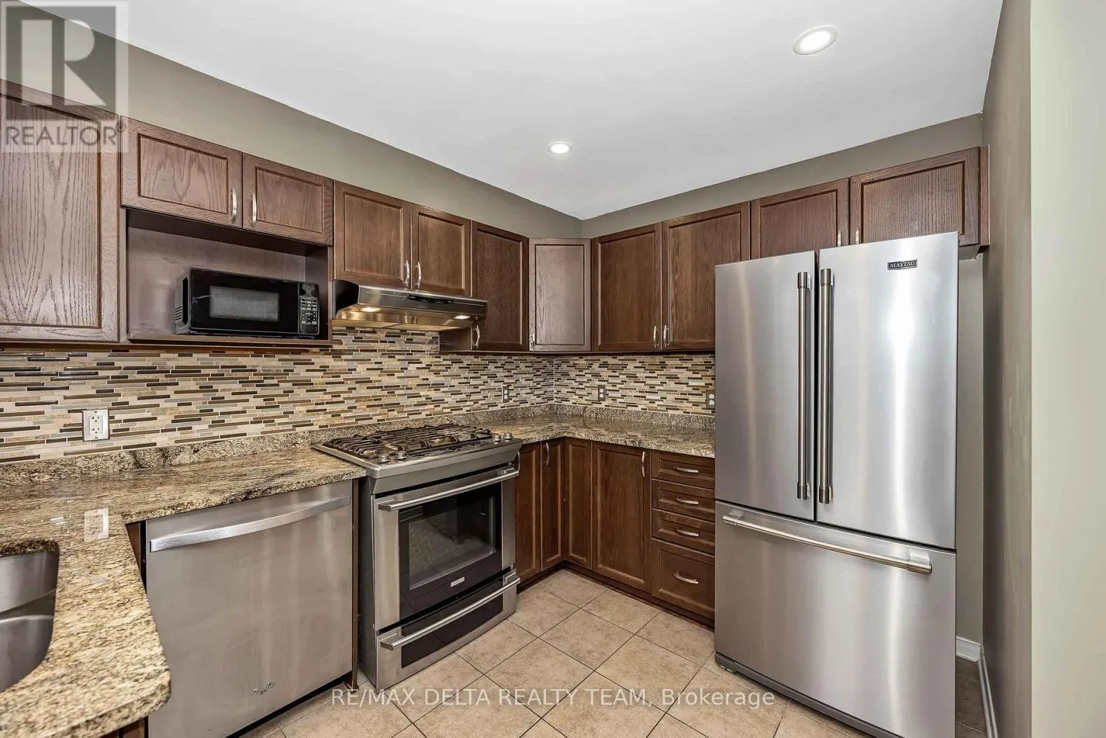 253 CITYVIEW CRESCENT