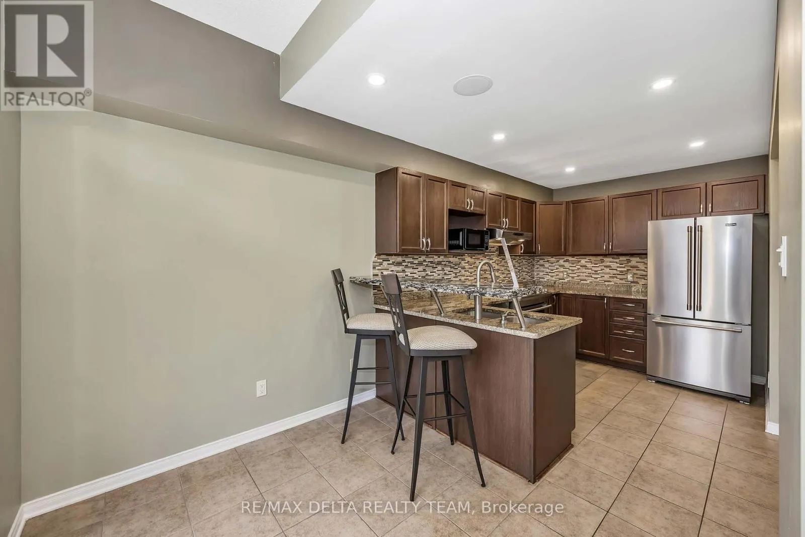 253 CITYVIEW CRESCENT