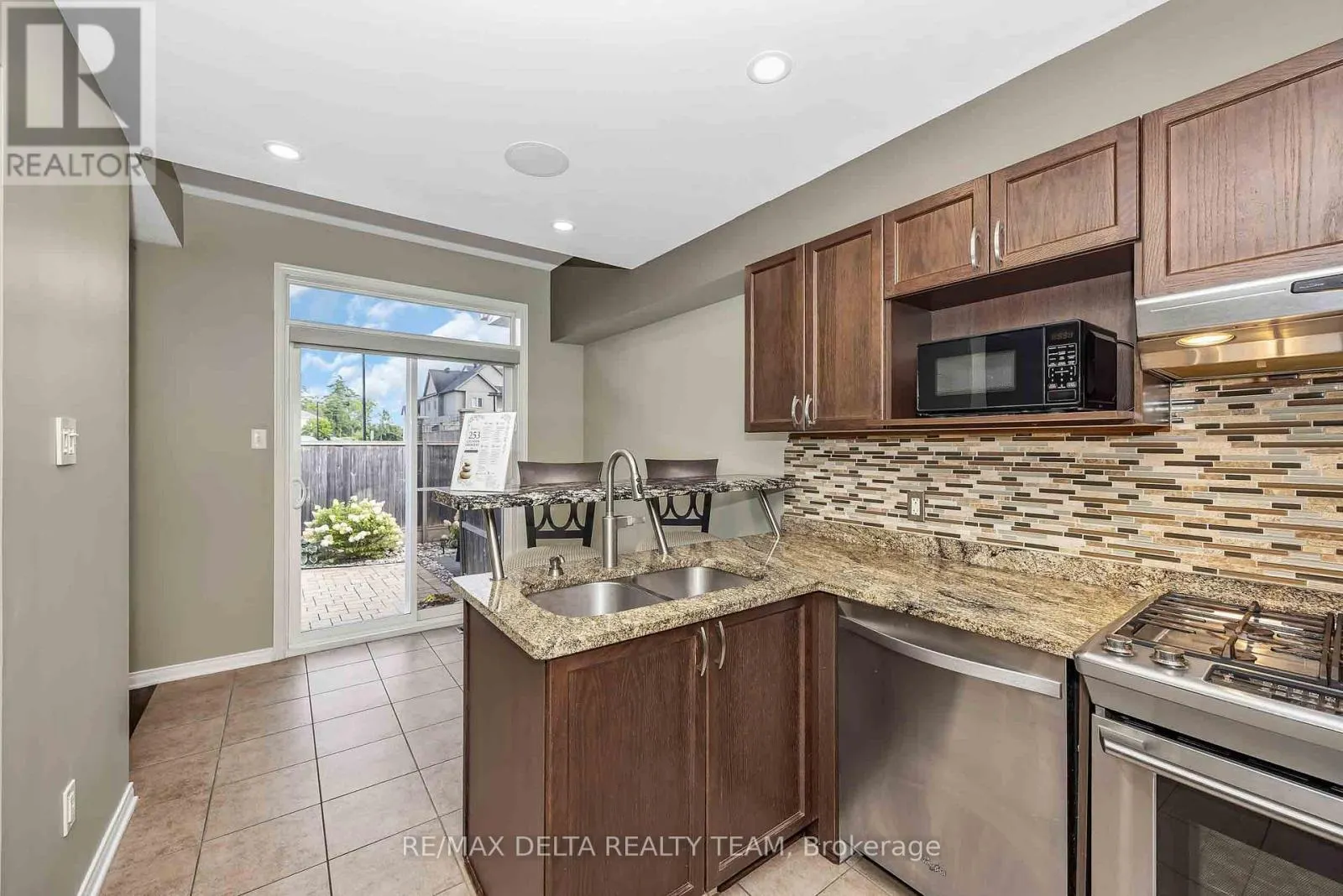 253 CITYVIEW CRESCENT