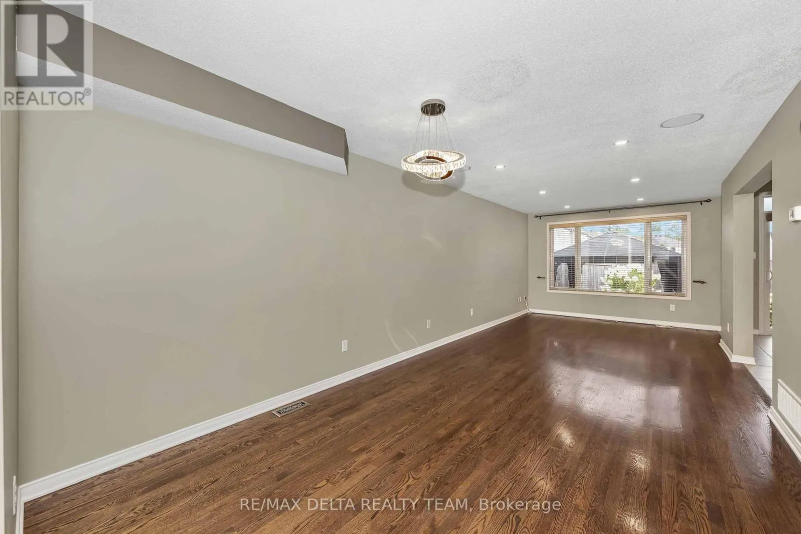 253 CITYVIEW CRESCENT