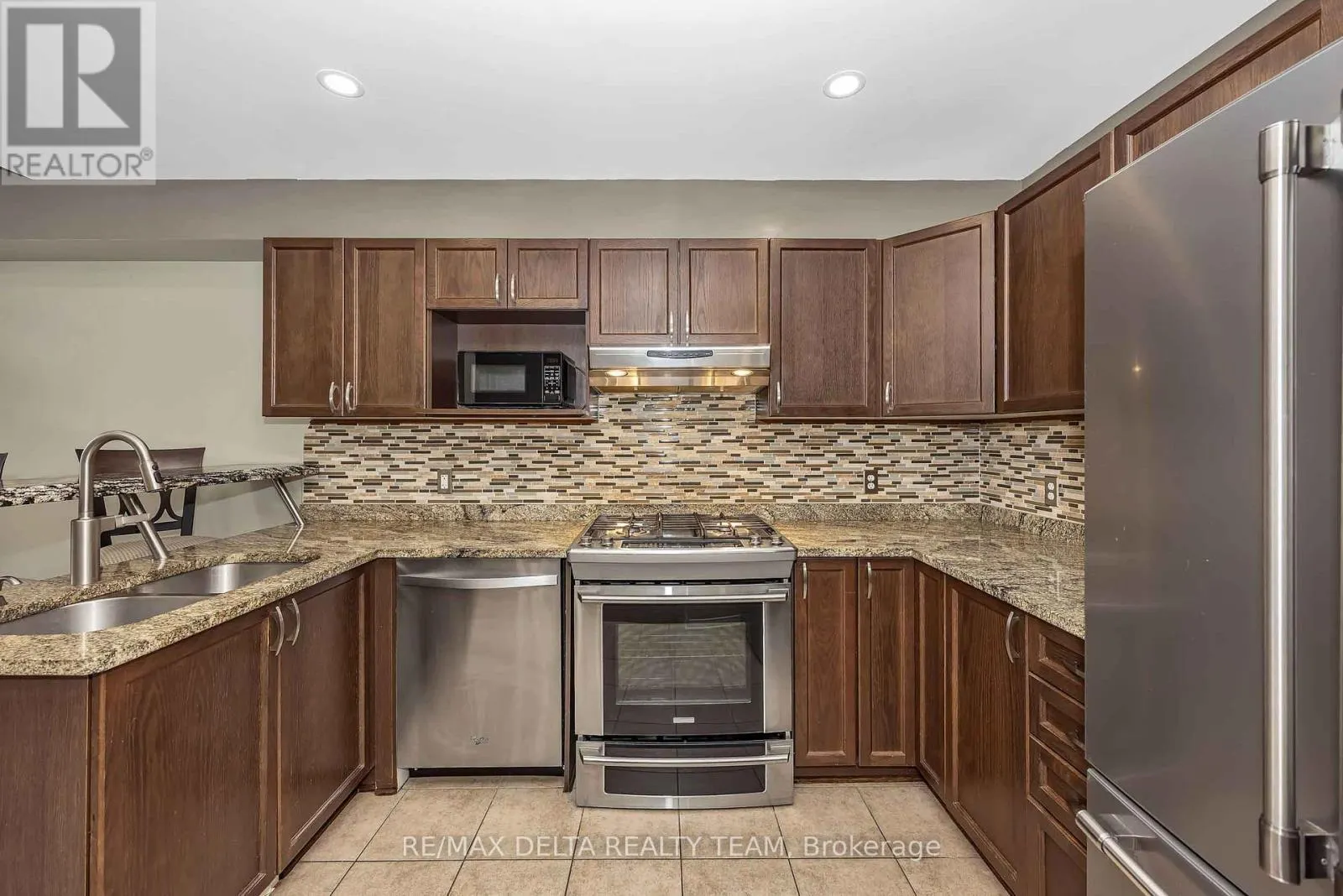 253 CITYVIEW CRESCENT