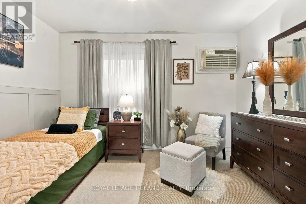 A - 111 WELLESLEY CRES CRESCENT #A