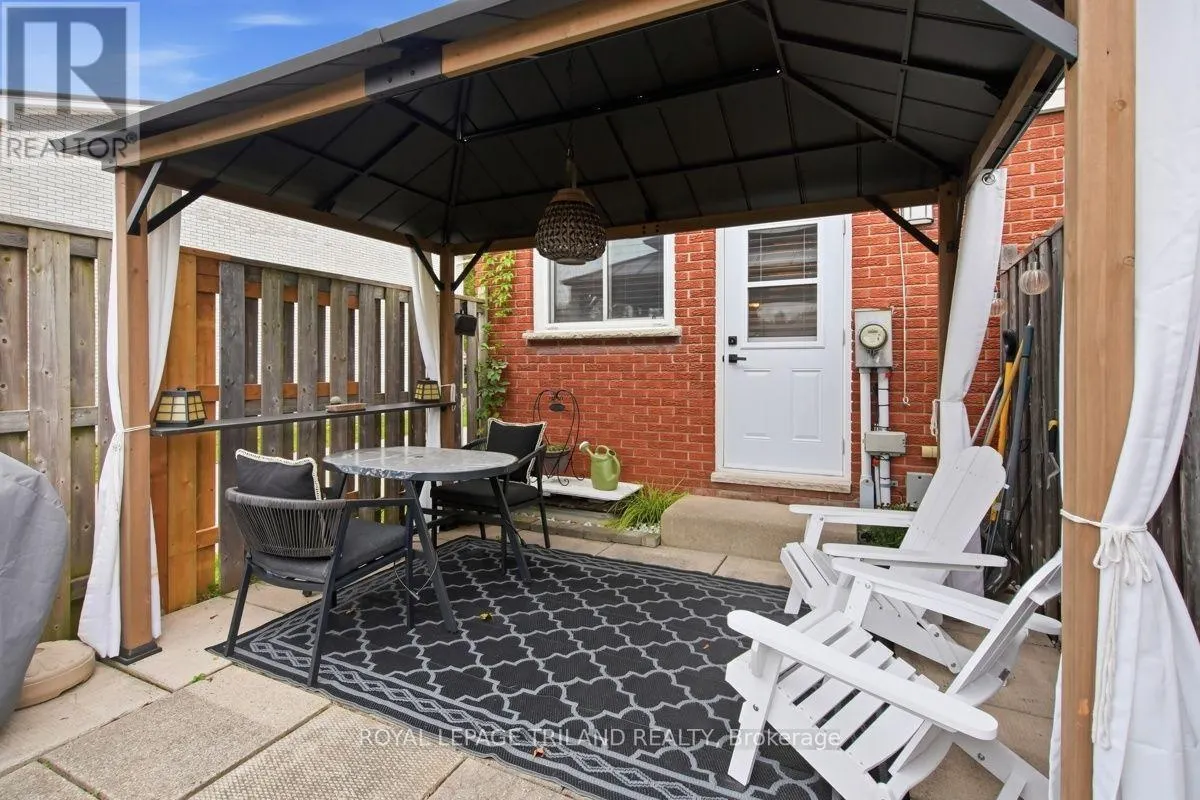 A - 111 WELLESLEY CRES CRESCENT #A