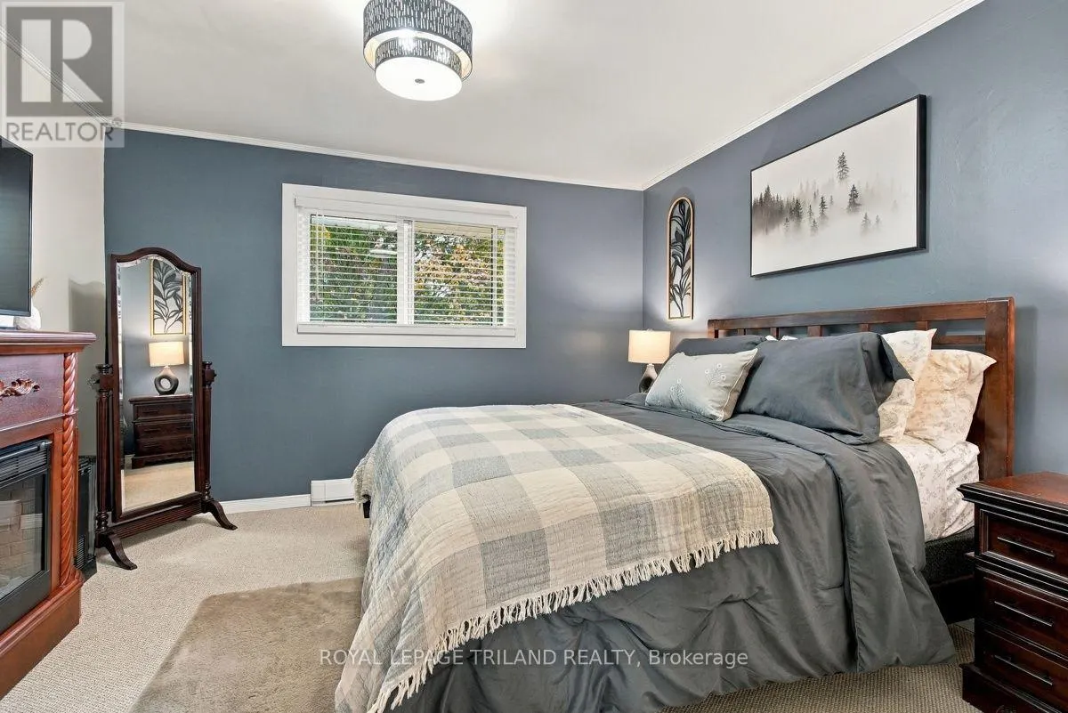 A - 111 WELLESLEY CRES CRESCENT #A