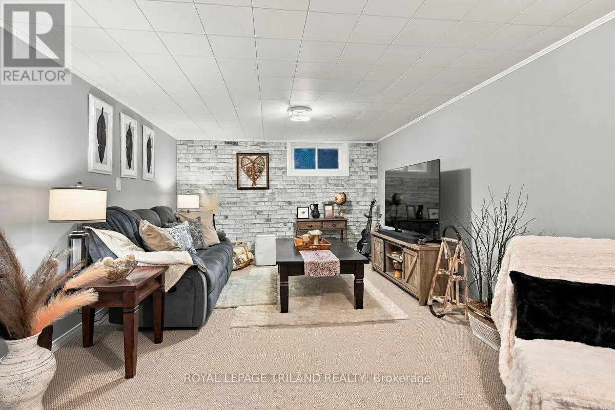 A - 111 WELLESLEY CRES CRESCENT #A