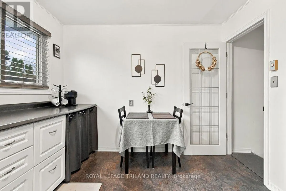 A - 111 WELLESLEY CRES CRESCENT #A