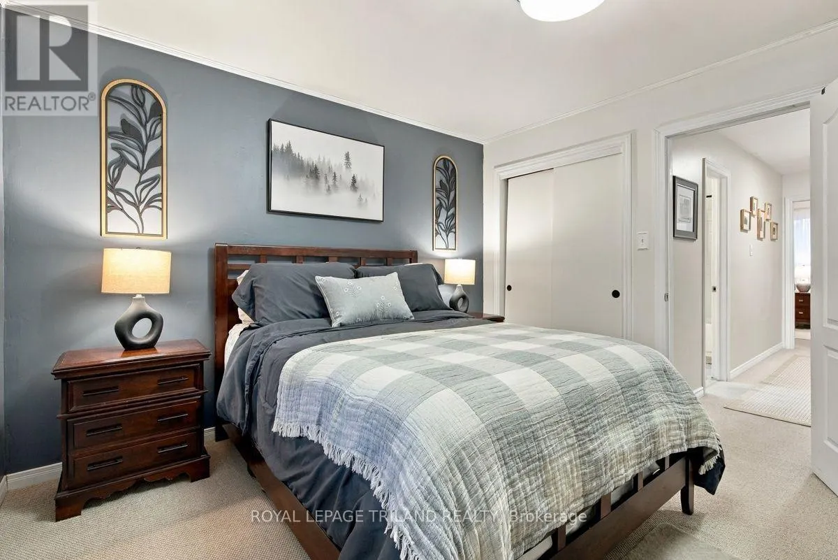 A - 111 WELLESLEY CRES CRESCENT #A