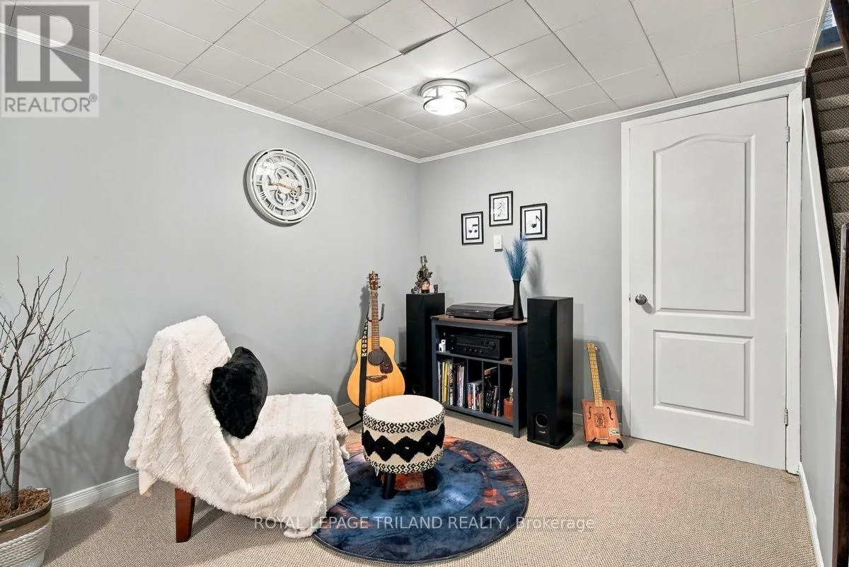 A - 111 WELLESLEY CRES CRESCENT #A