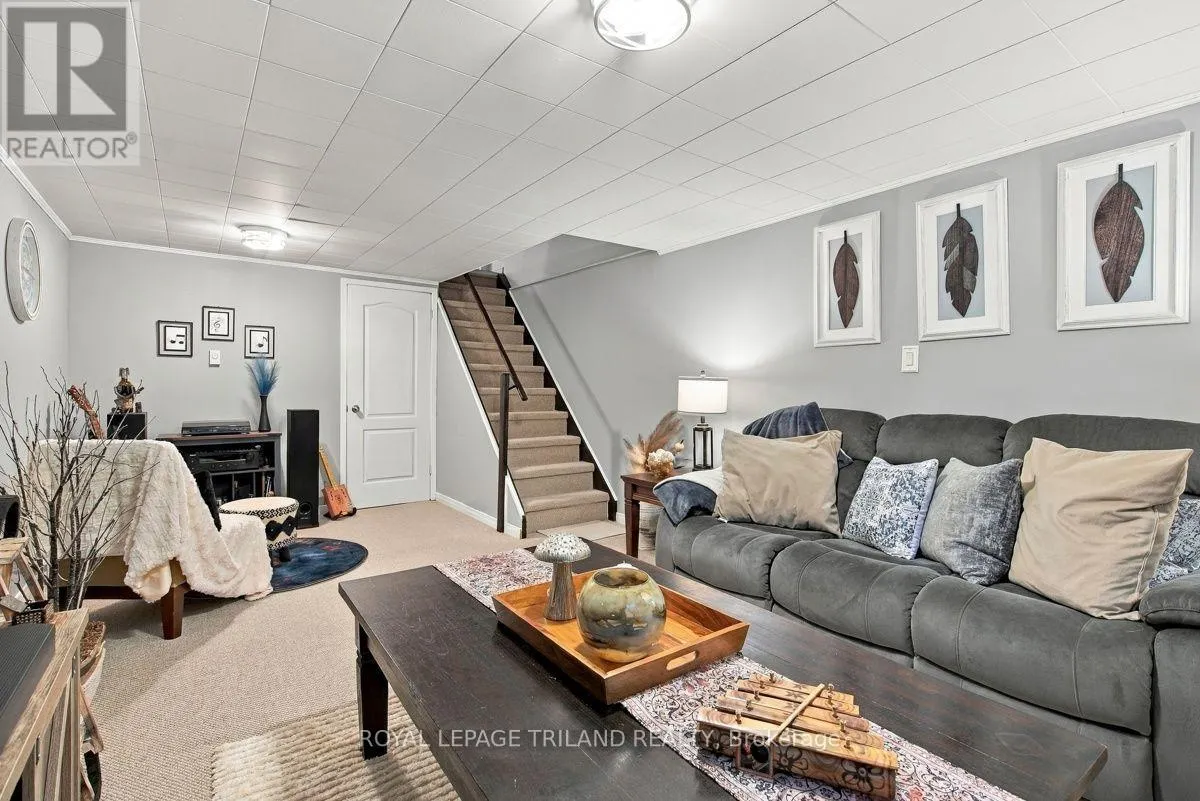 A - 111 WELLESLEY CRES CRESCENT #A