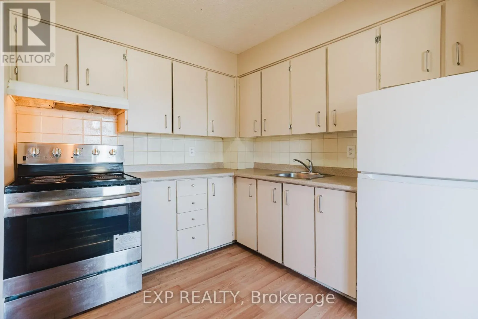 208C - 2041 ARROWSMITH DRIVE