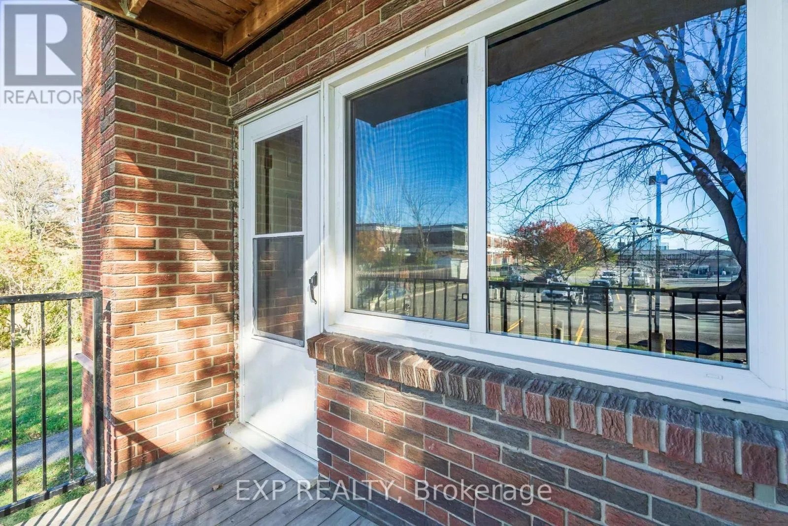 208C - 2041 ARROWSMITH DRIVE
