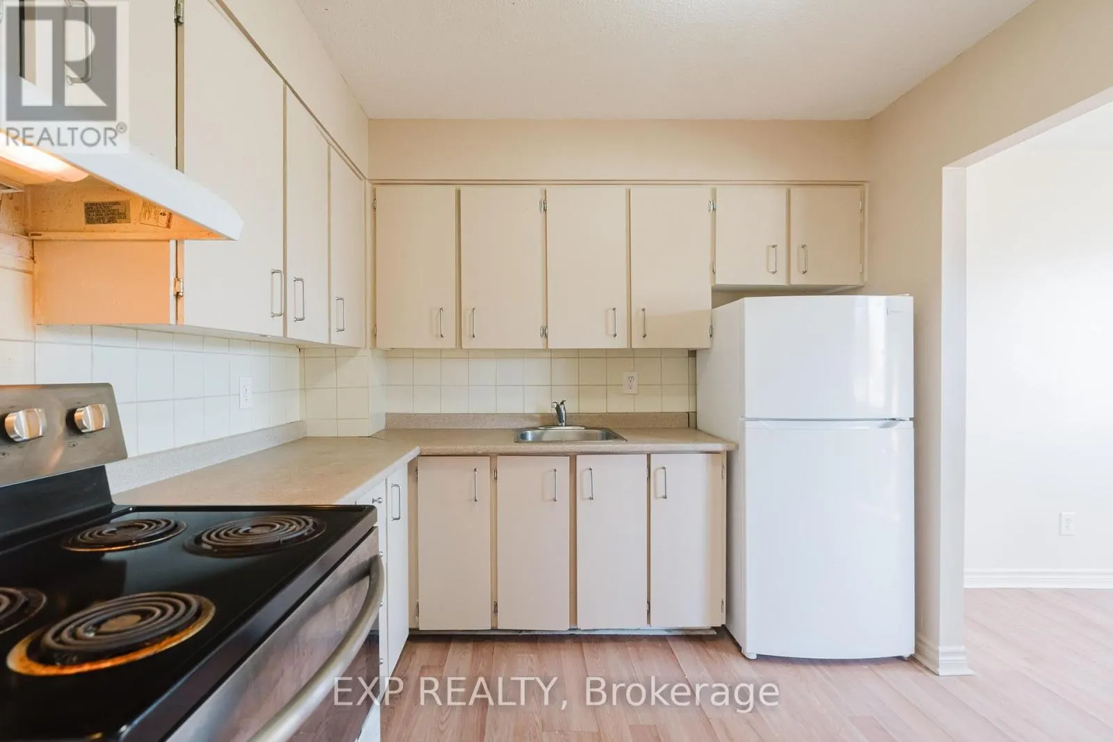 208C - 2041 ARROWSMITH DRIVE