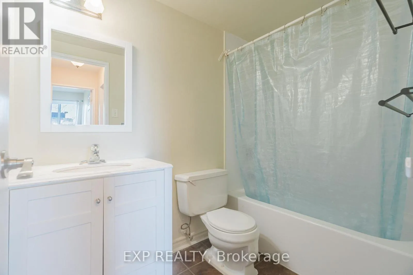 208C - 2041 ARROWSMITH DRIVE