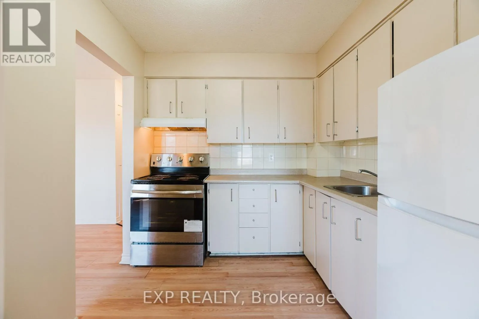 208C - 2041 ARROWSMITH DRIVE