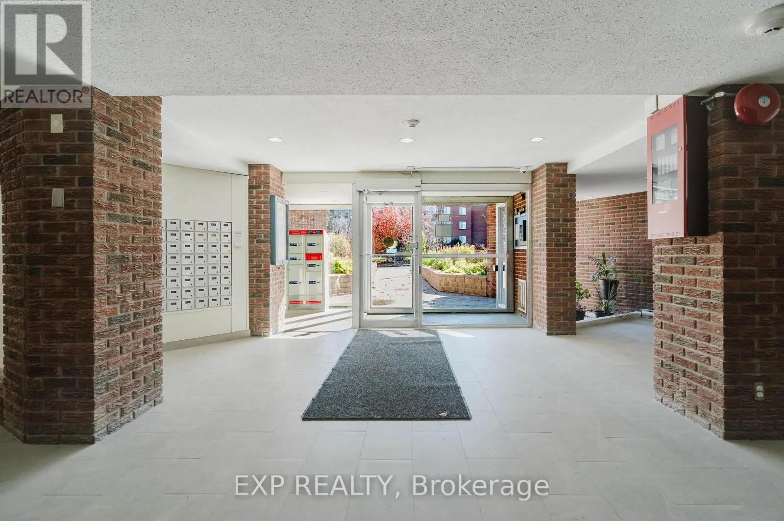 208C - 2041 ARROWSMITH DRIVE