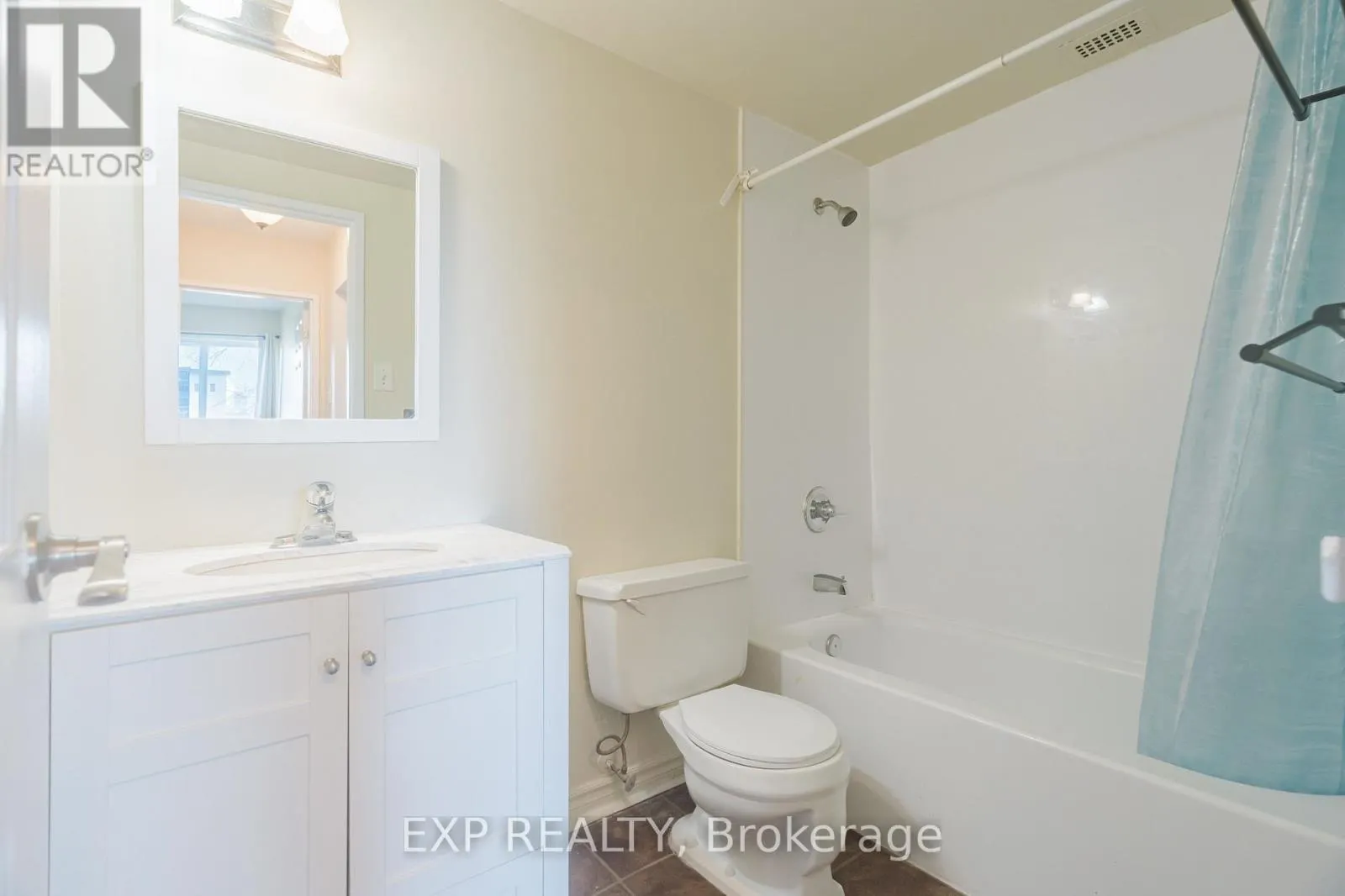208C - 2041 ARROWSMITH DRIVE